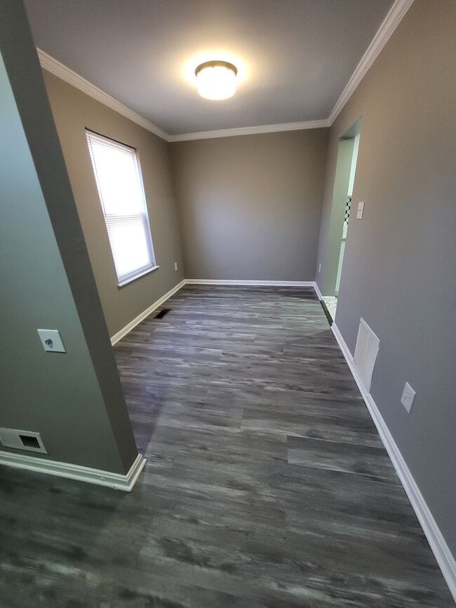 Building Photo - 3Bed 3 Bath Finished Basement!