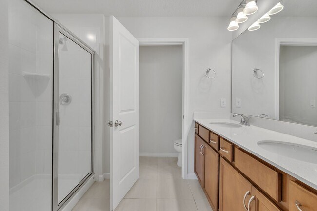 Building Photo - Luxurious Townhome in Lake Nona - A Perfec...