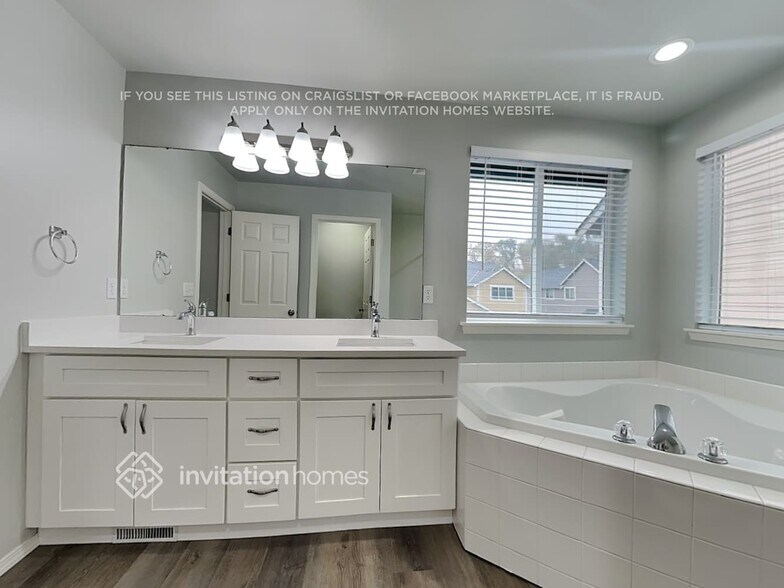 Building Photo - 301 Hawk Ave SW