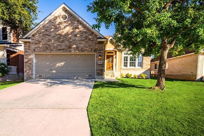 Building Photo - Gated Community - Resort Amenities