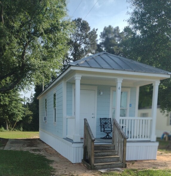 Cozy Cottage - 19864 Highway 59