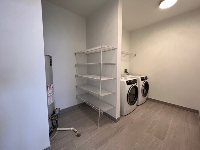 Building Photo - 4810 N Lavergne Ave