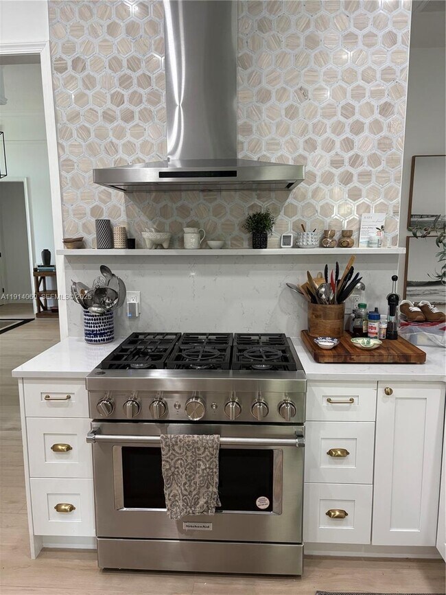 Building Photo - 159 Oakwood Ln