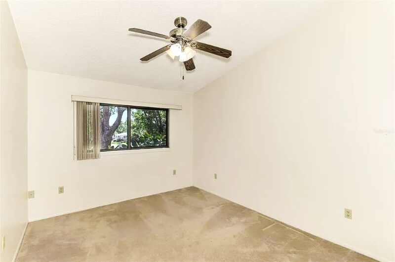 Building Photo - 979 Sunridge Dr