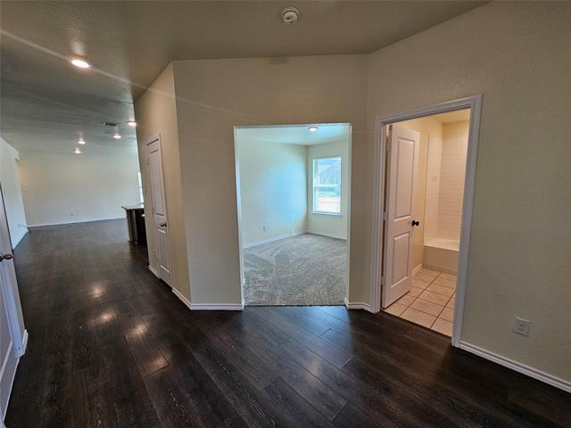 Building Photo - 900 Basswood Ln
