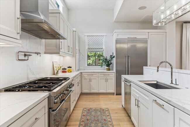 Building Photo - 1136 Woodland St