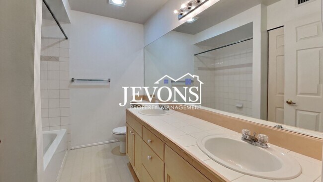 Building Photo - Condo with Swimming Pool and Private Enclosed 1-Car Garage in Klahanie Neighborhood