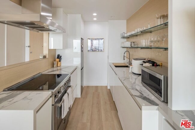 Building Photo - 10501 Wilshire Blvd