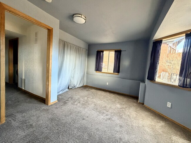 Building Photo - 73 Sunlight Ln