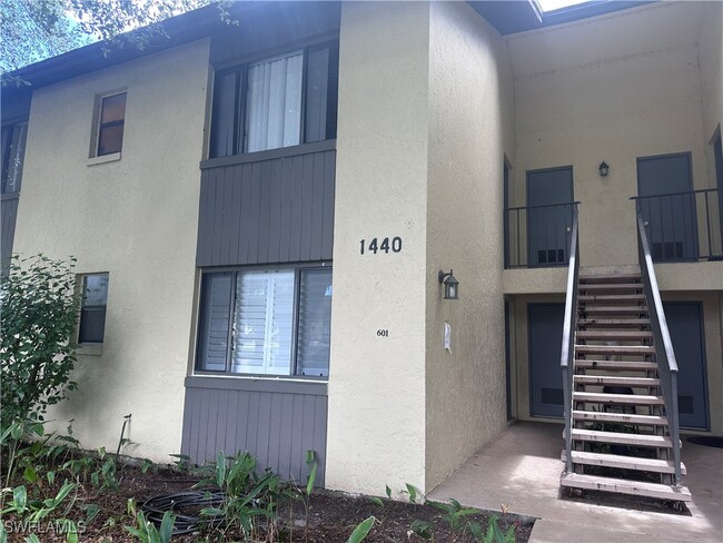 Building Photo - 1440 Green Valley Cir