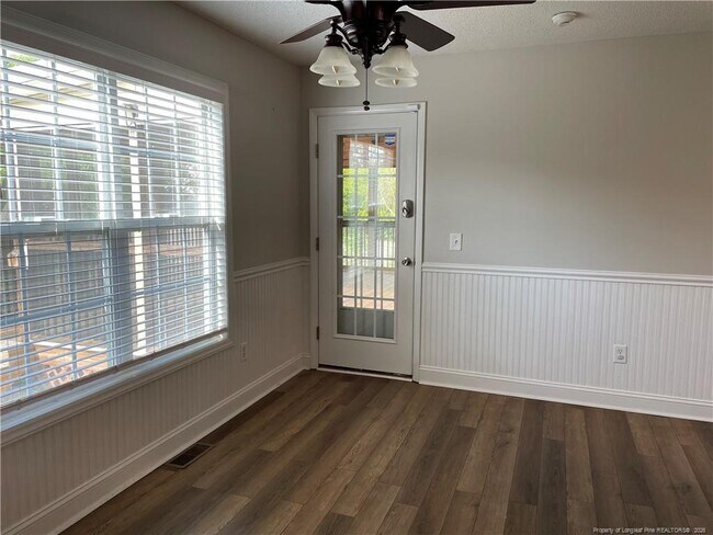 Building Photo - 346 Cresthaven Dr
