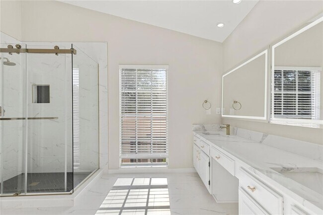 Building Photo - 3110 W Villa Rosa St