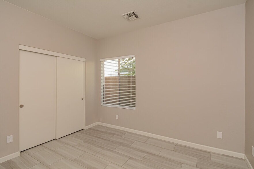 Building Photo - 12084 W Dreyfus Dr