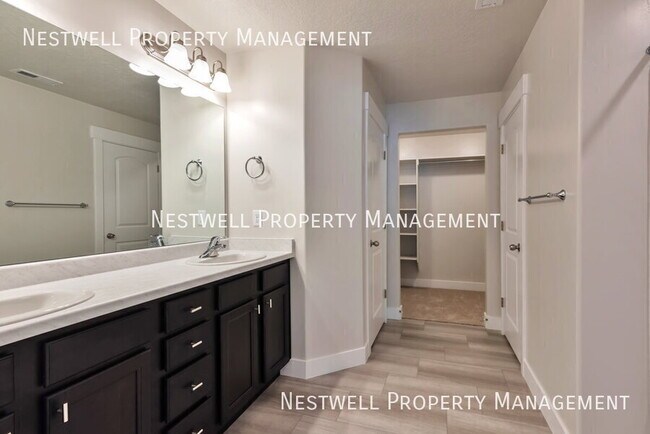 Building Photo - 1562 W State Rd