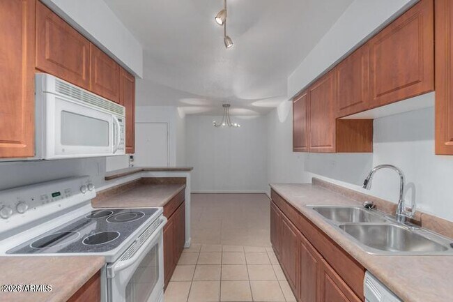 Building Photo - 5995 N 78th St