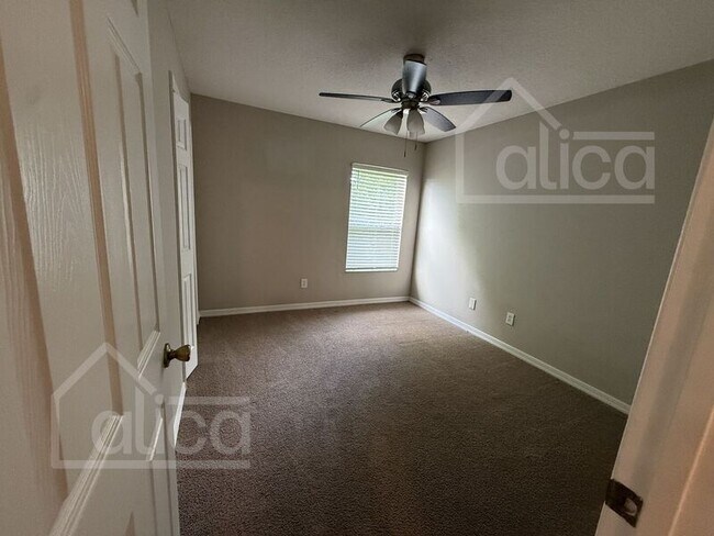 Building Photo - 109 Whispering Pines Way