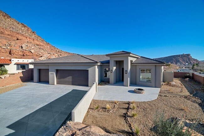 Primary Photo - 4 Bedroom home on elevated Bloomington lot...