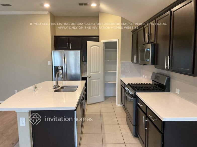 Building Photo - 517 Saguaro Dr
