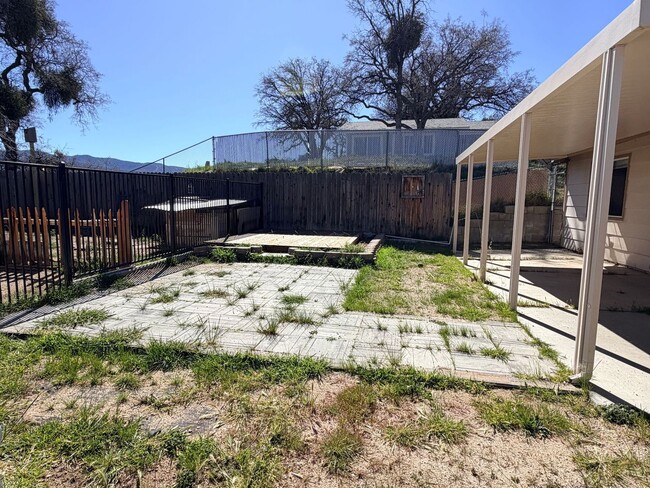 Building Photo - 3+2 w/garage and large fenced backyard
