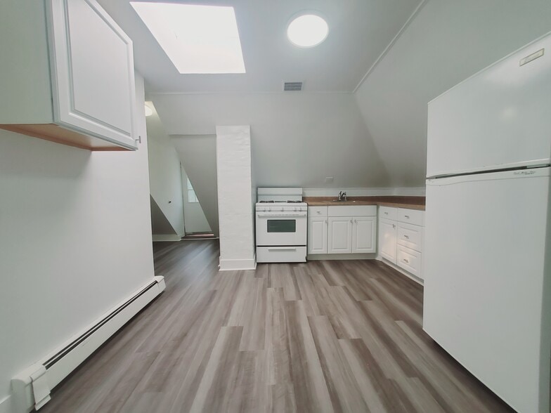 Building Photo - 76 Lindale St