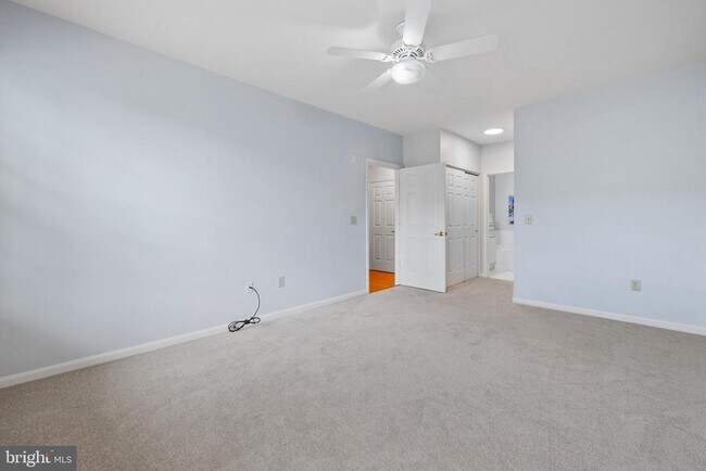 Building Photo - 4950 Brenman Park Dr