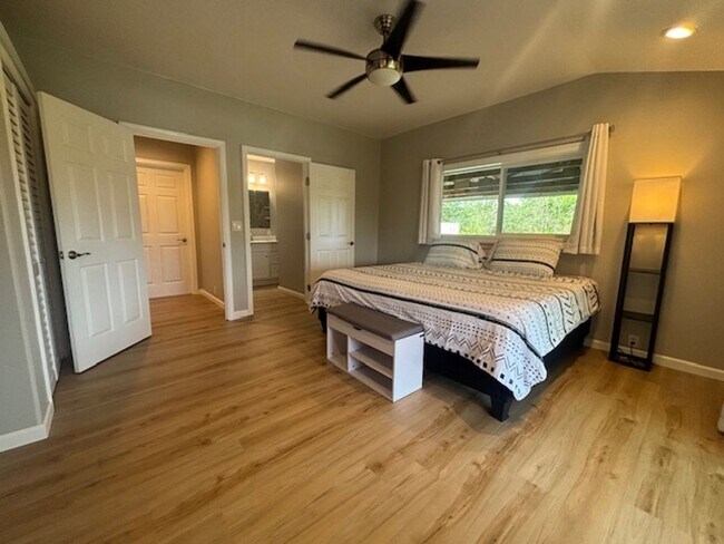 Building Photo - Gorgeous Four Bedroom / Two Bathroom On Usable Acreage