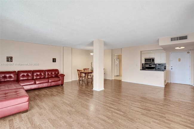 Building Photo - 1833 S Ocean Dr