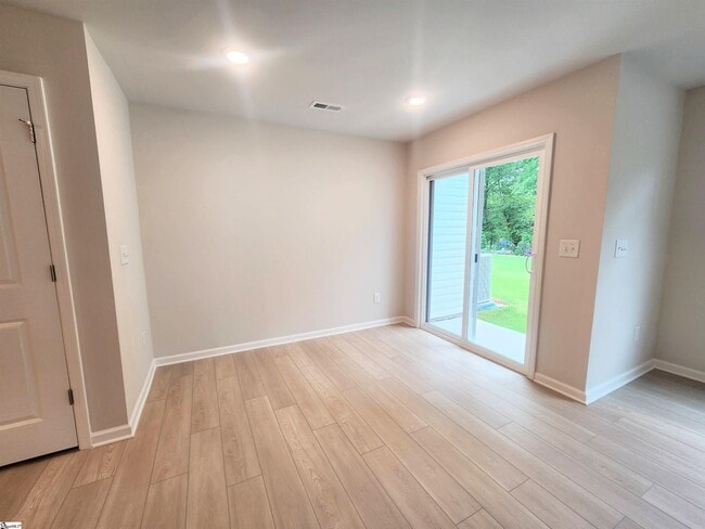 Building Photo - 810 Sandbach Rd