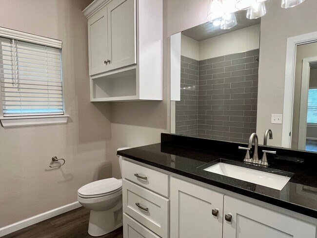 Building Photo - Beautiful 2 Bed 2 Bath!