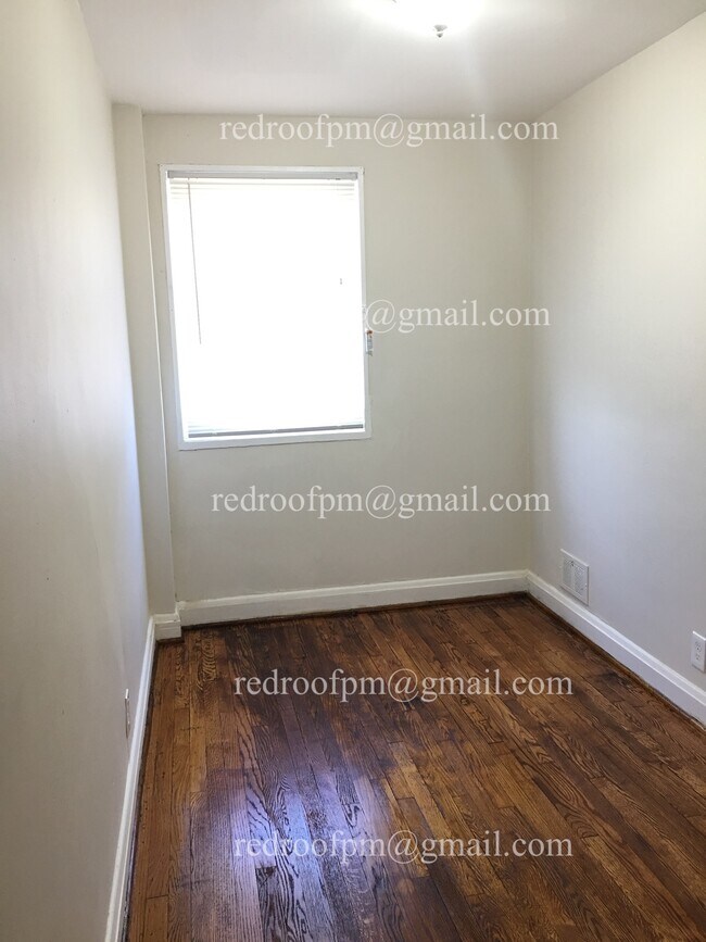 Building Photo - 1216 N Augusta Ave