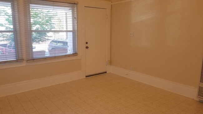 Building Photo - Cute 1 bedroom in Downtown Sacramento!!