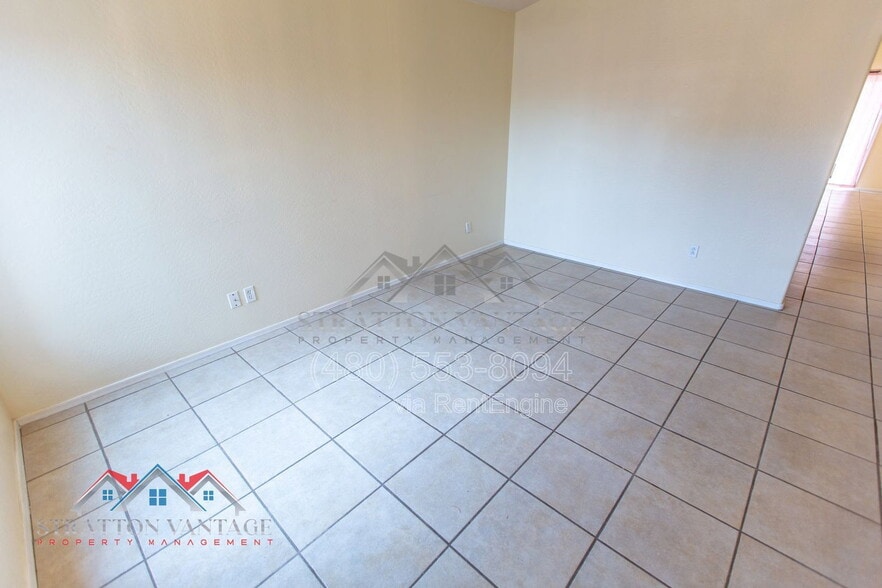 Building Photo - 11801 W Paradise Dr