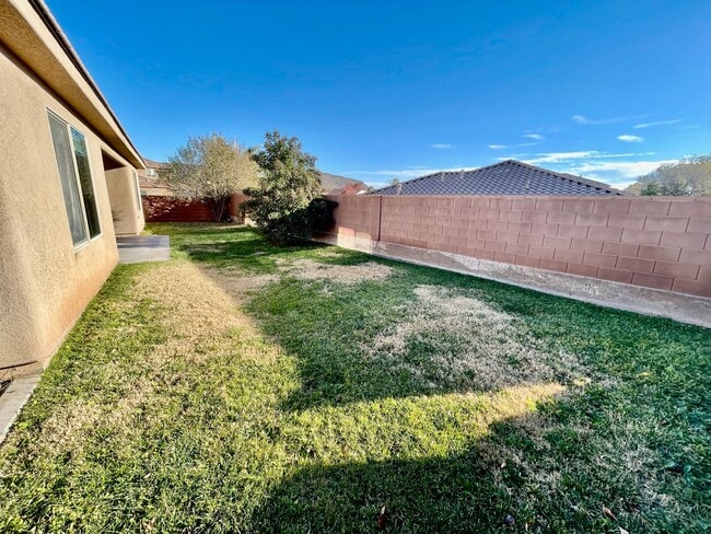 Building Photo - Pet Friendly Home in Green Valley