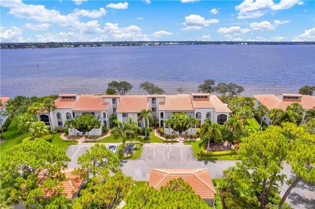 Building Photo - 2560 NW Seagrass Dr