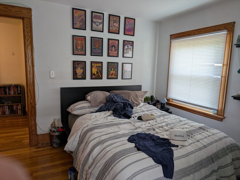 Building Photo - 27 South Crescent Circuit