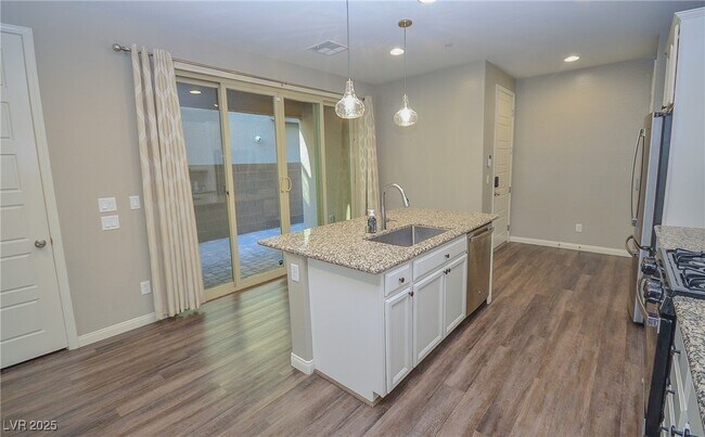 Building Photo - 541 Tokopah Falls St