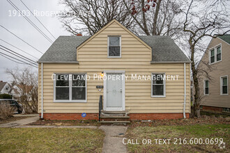 Building Photo - Renovated Bungalow