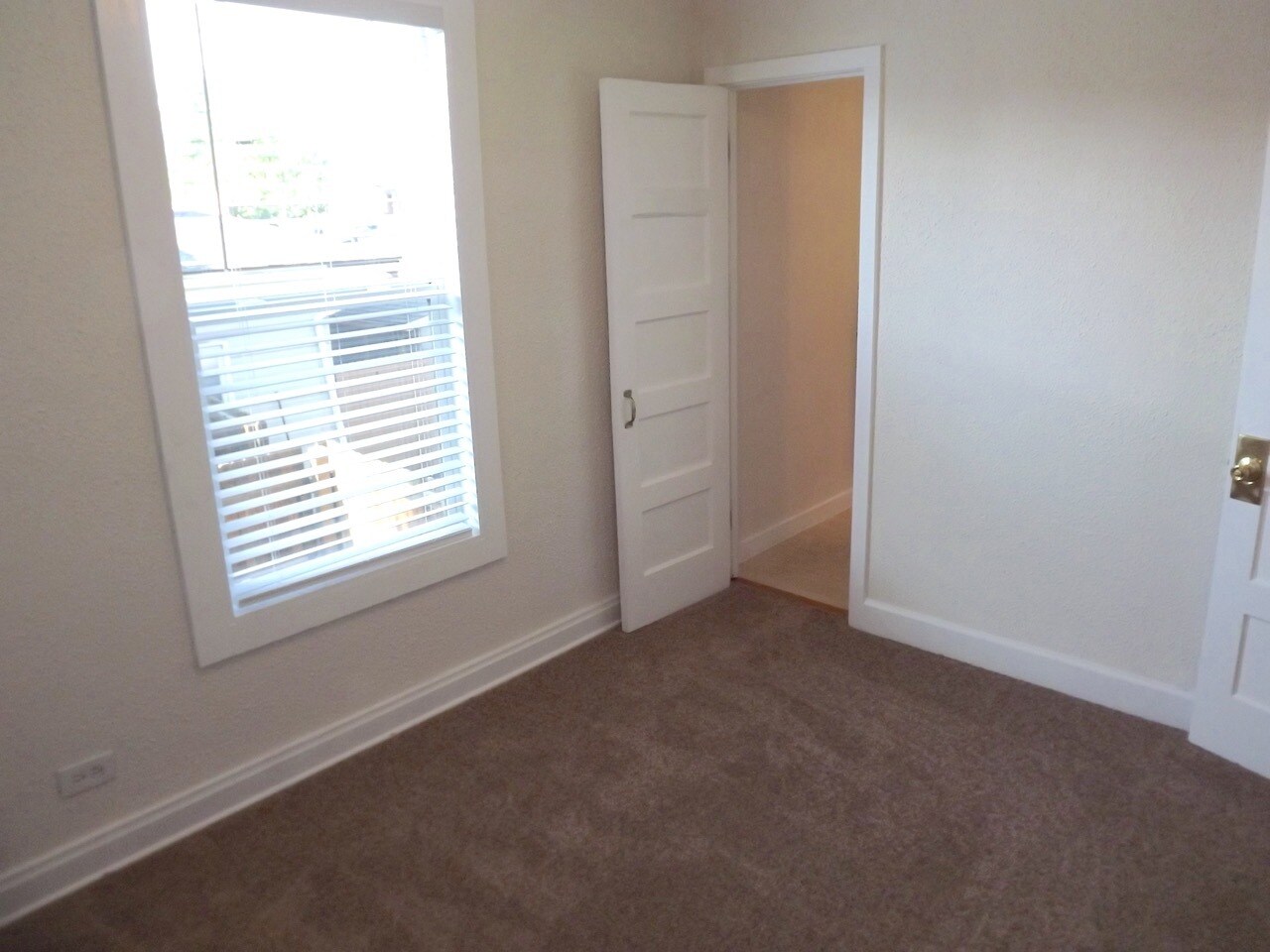 Building Photo - 115 N Park St