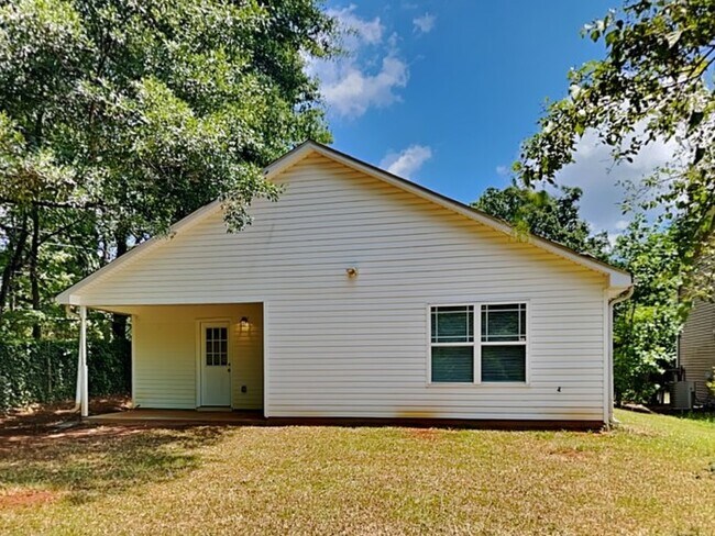 Building Photo - One Month Free! Nice 3 Bedroom Home locate...
