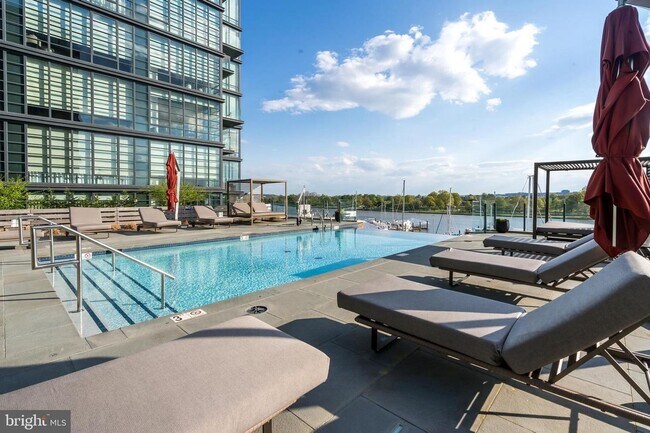 Building Photo - Designer-Furnished Waterfront Living at VIO Condominiums!