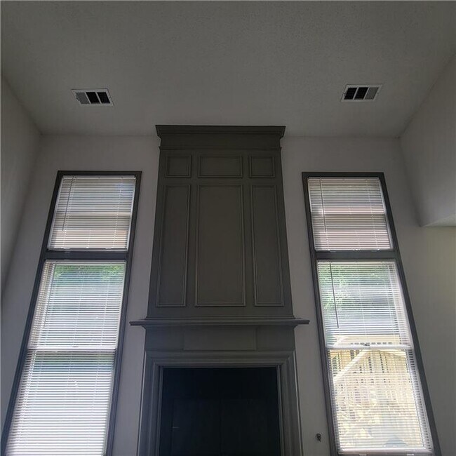 Building Photo - 3045 Binghampton Ln