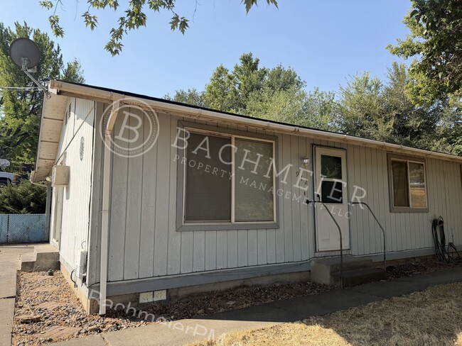 Building Photo - 912 SE Hailey Ave