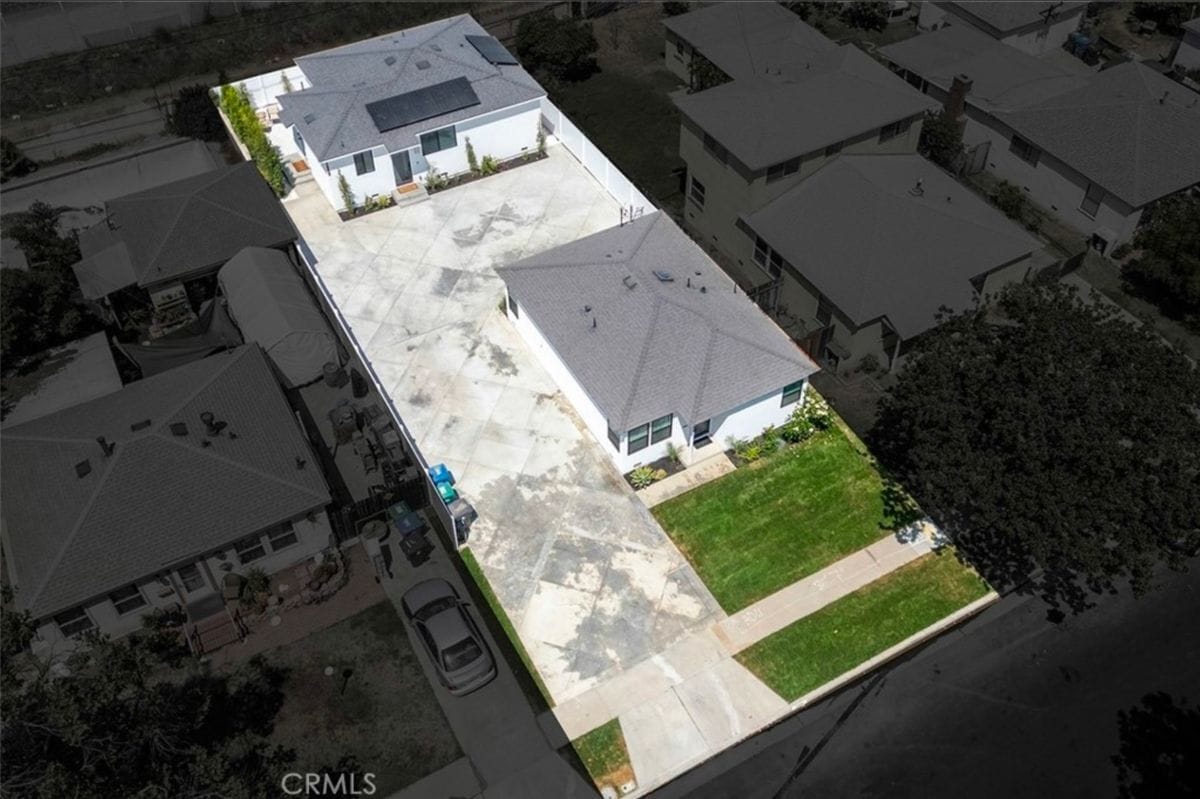 Building Photo - 765 E Silva St