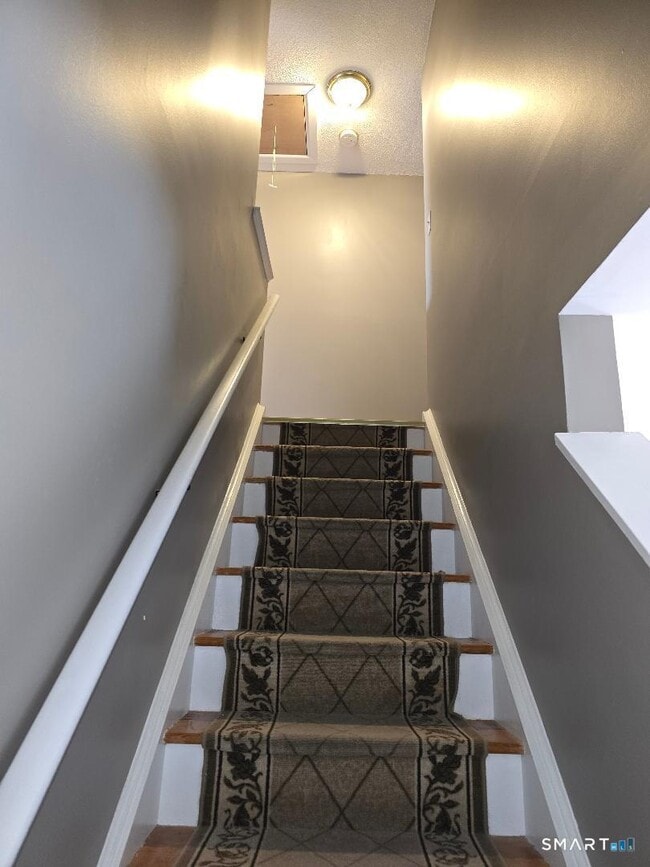 Building Photo - 1448 Meriden Rd