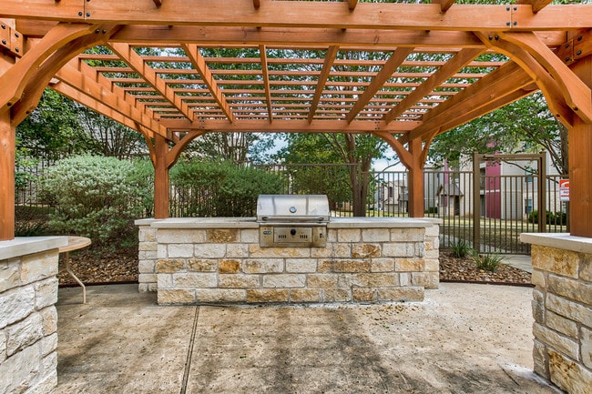 BBQ Area - Vistas of Vance Jackson Apartments