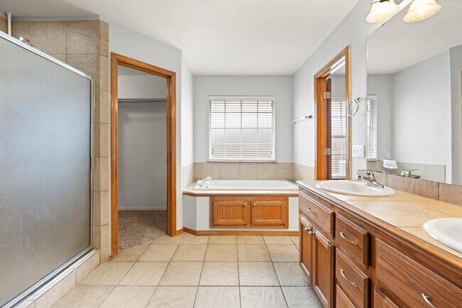 Building Photo - 616 Garrison Ln
