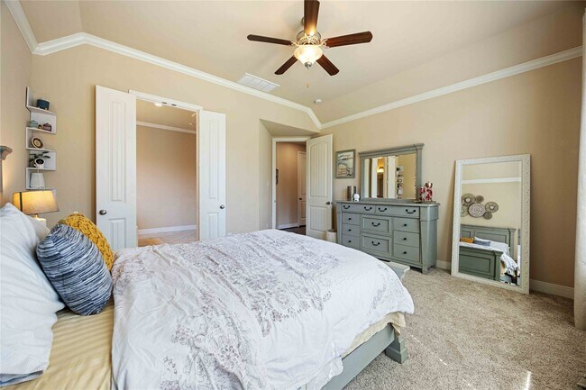 Building Photo - 931 Abelia Ave