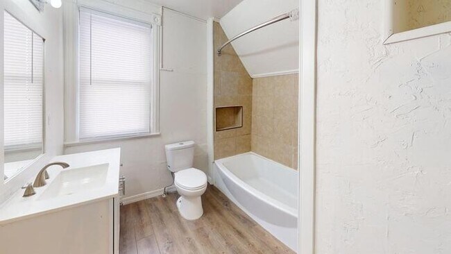 Building Photo - 1204 2nd St NW