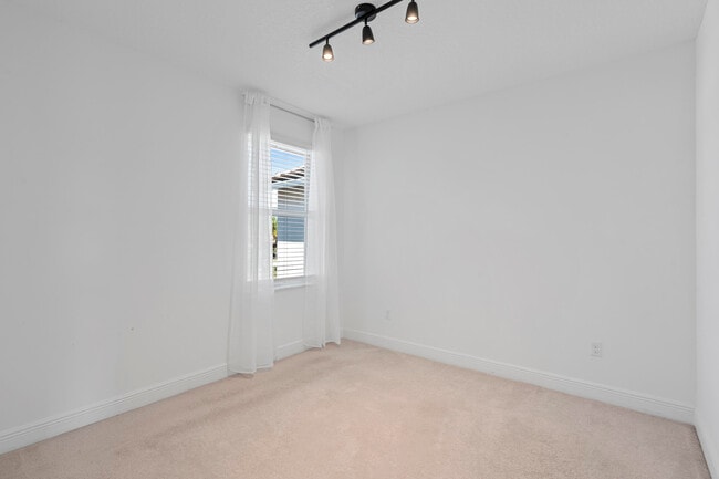 Building Photo - 4352 Veleiros Ave