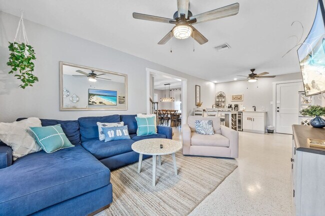 Building Photo - 366 W Osceola Ln